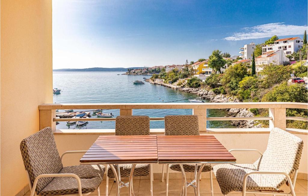 Stunning Apartment In Okrug Gornji With Wifi