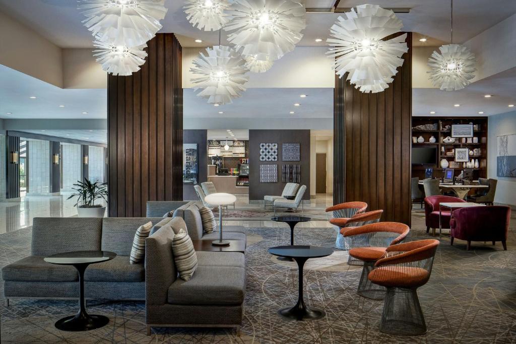 Χώρος καθιστικού στο Marriott St. Louis Airport