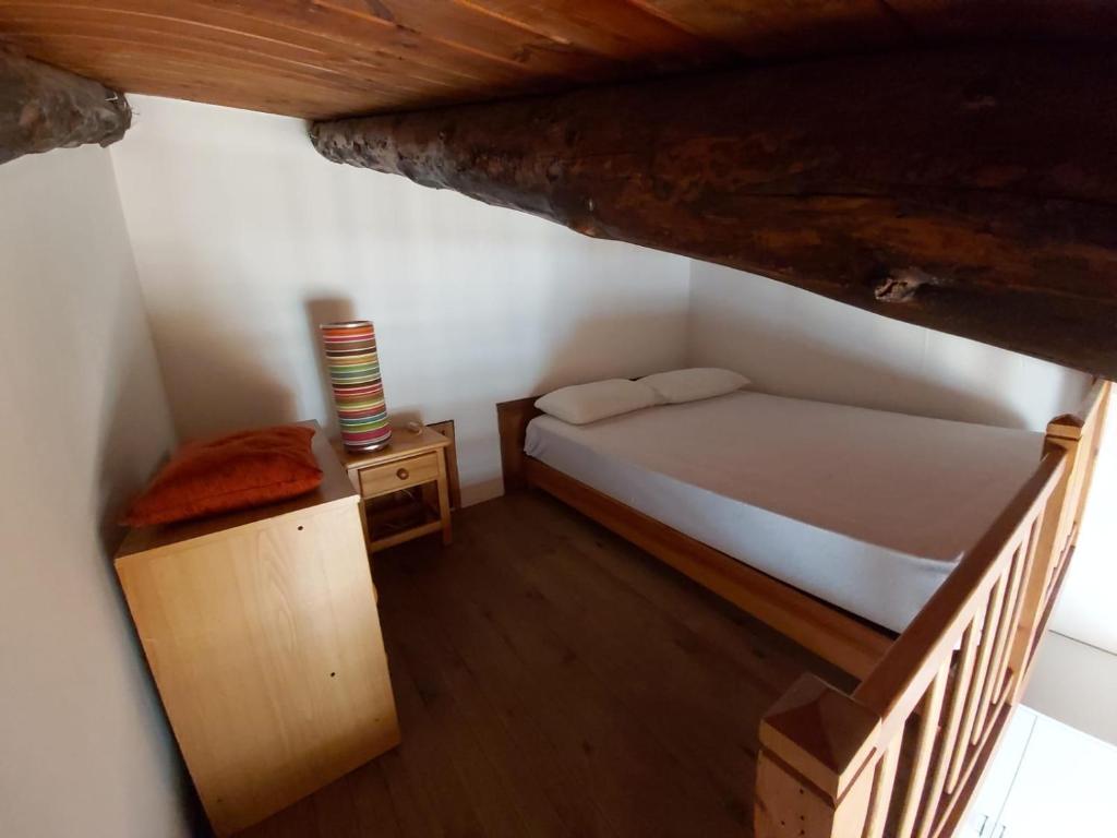 a small bedroom with a bed and a staircase at Estudio pequeño in Andorra la Vella