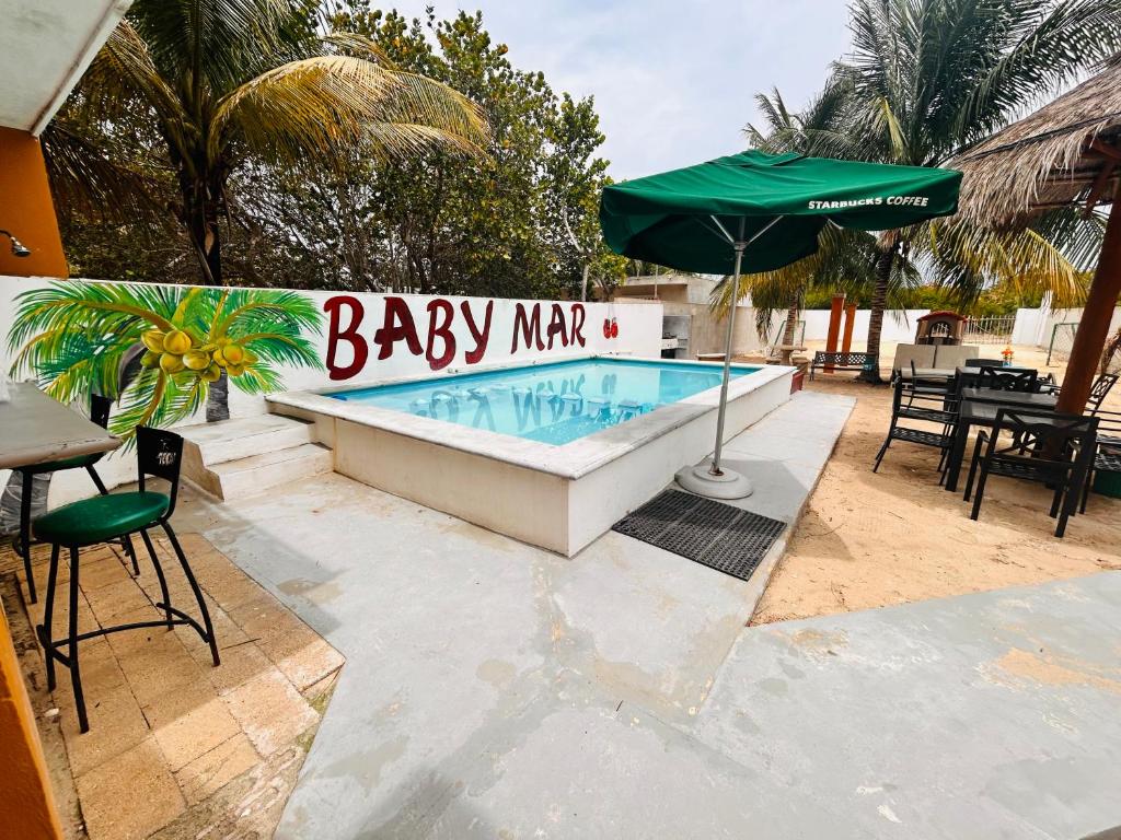 Bazén v ubytování Babymar departamentos a 2 cuadras de la playa. nebo v jeho okolí