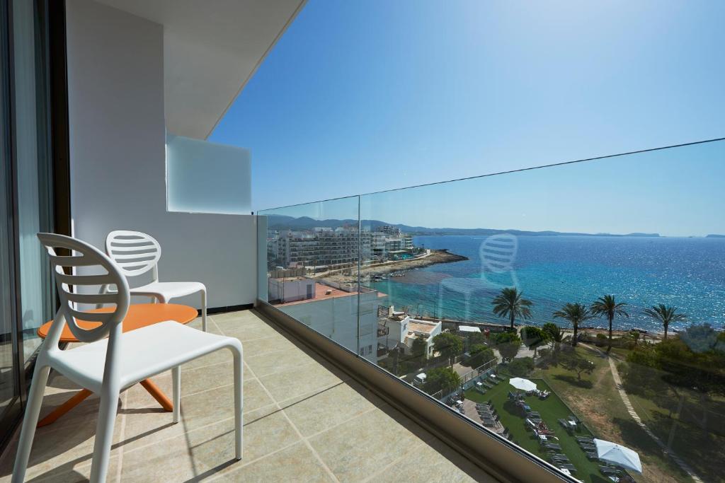 Hotel Abrat, San Antonio – Updated 2023 Prices