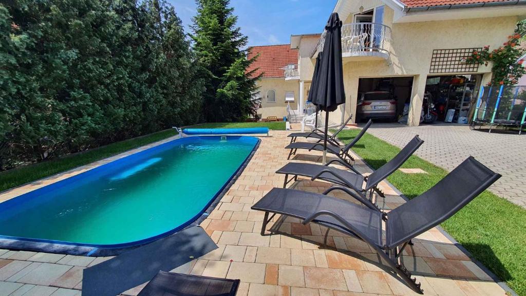 Bazén v ubytovaní Apartment Siofok, Lake Balaton 16 alebo v jeho blízkosti
