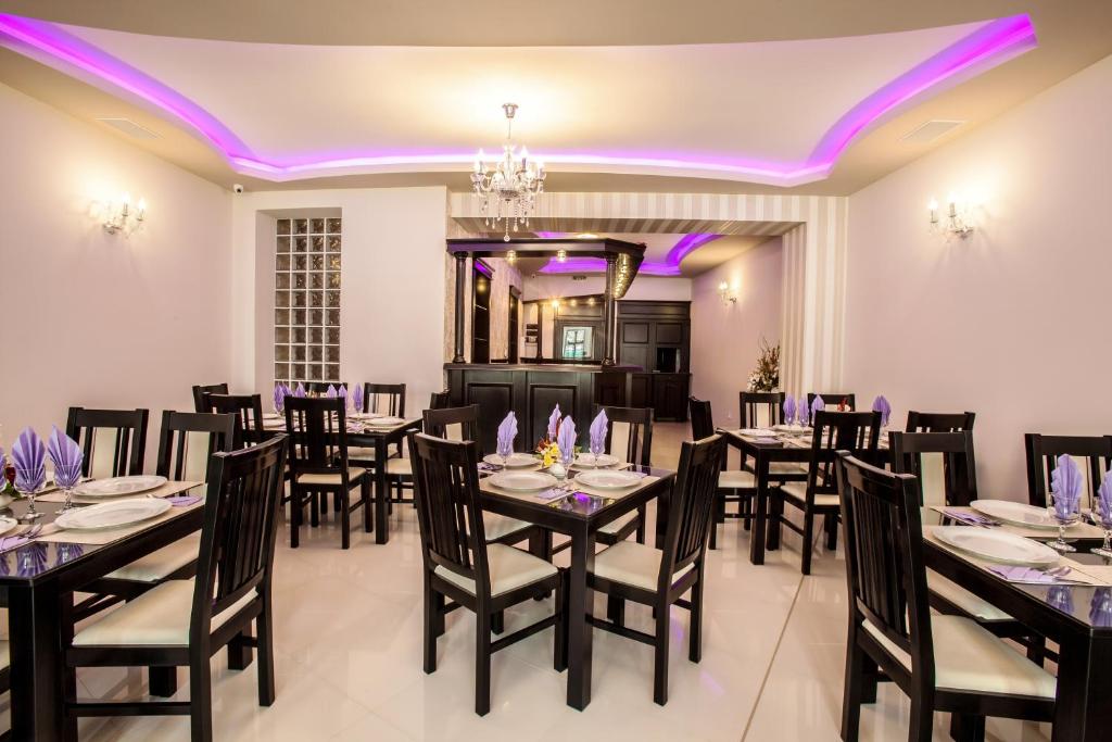 Restaurace v ubytování Extravagance Hotel