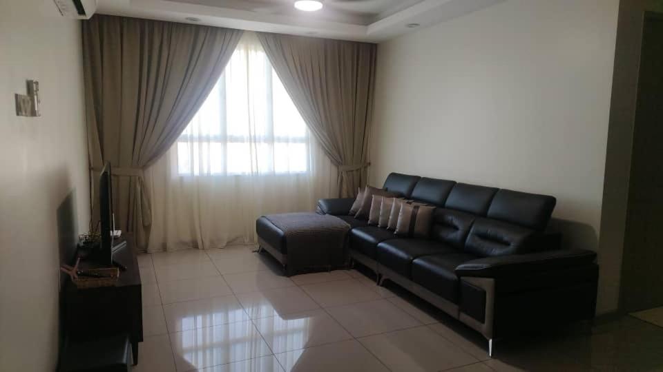 Et opholdsområde på Kediaman Kapas - Modern loft overlooking Kapas Island