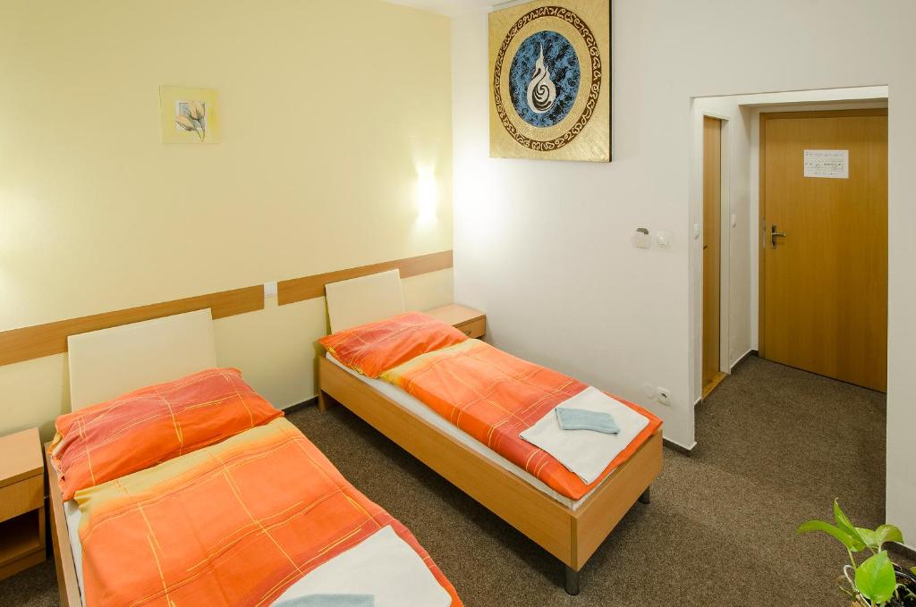 Postel nebo postele na pokoji v ubytování Hotel Imos