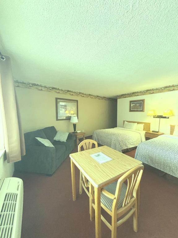 Dakota Inn - Habitación Triple Básica Con Baño Compartido