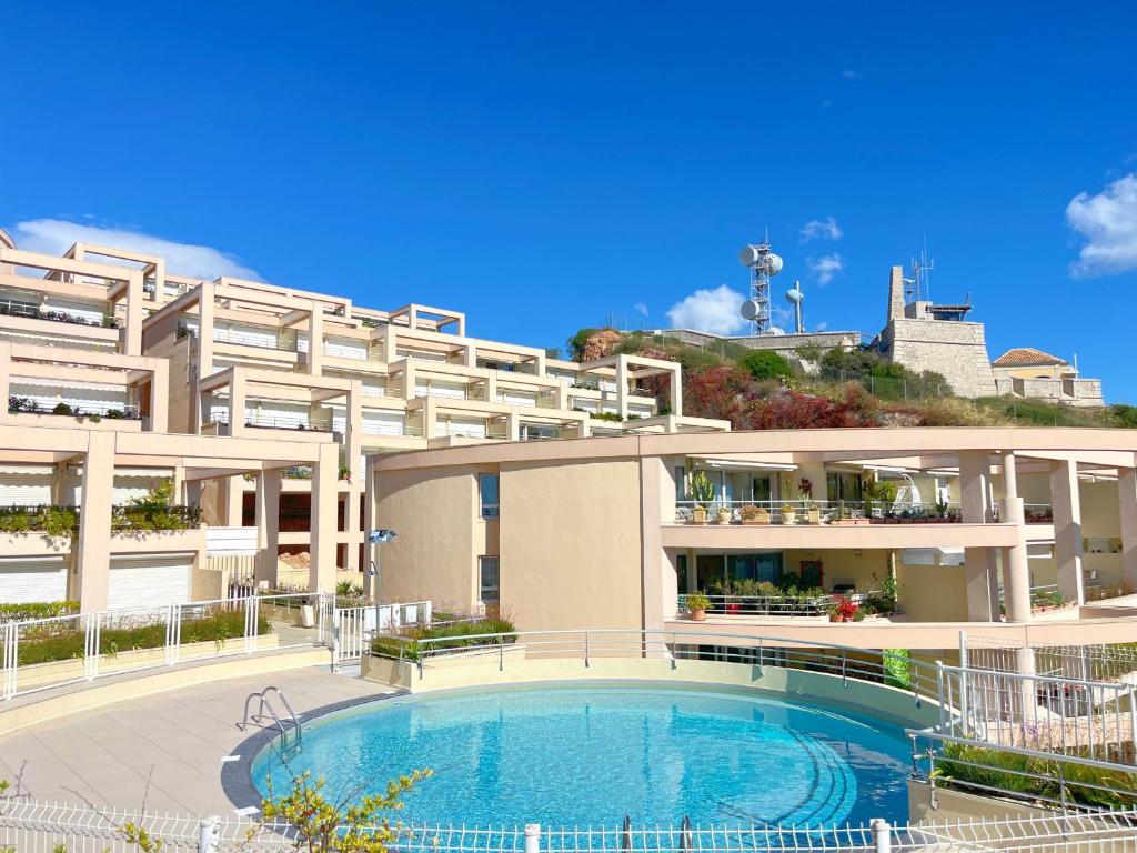 Spacieux appartement climatisé 80m² avec piscine et vue mer à Sète