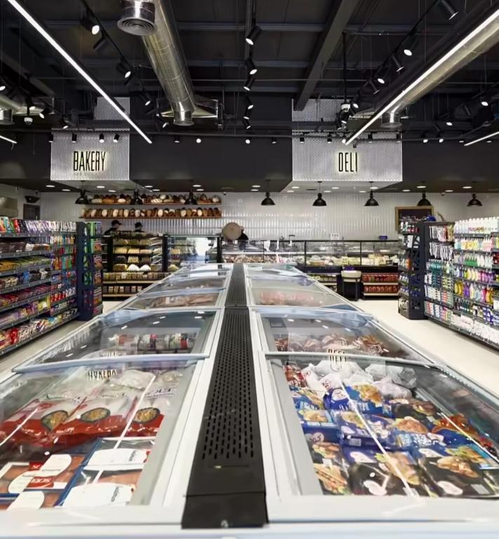 A supermarket or other shops at az apartmanhoteleket or nearby