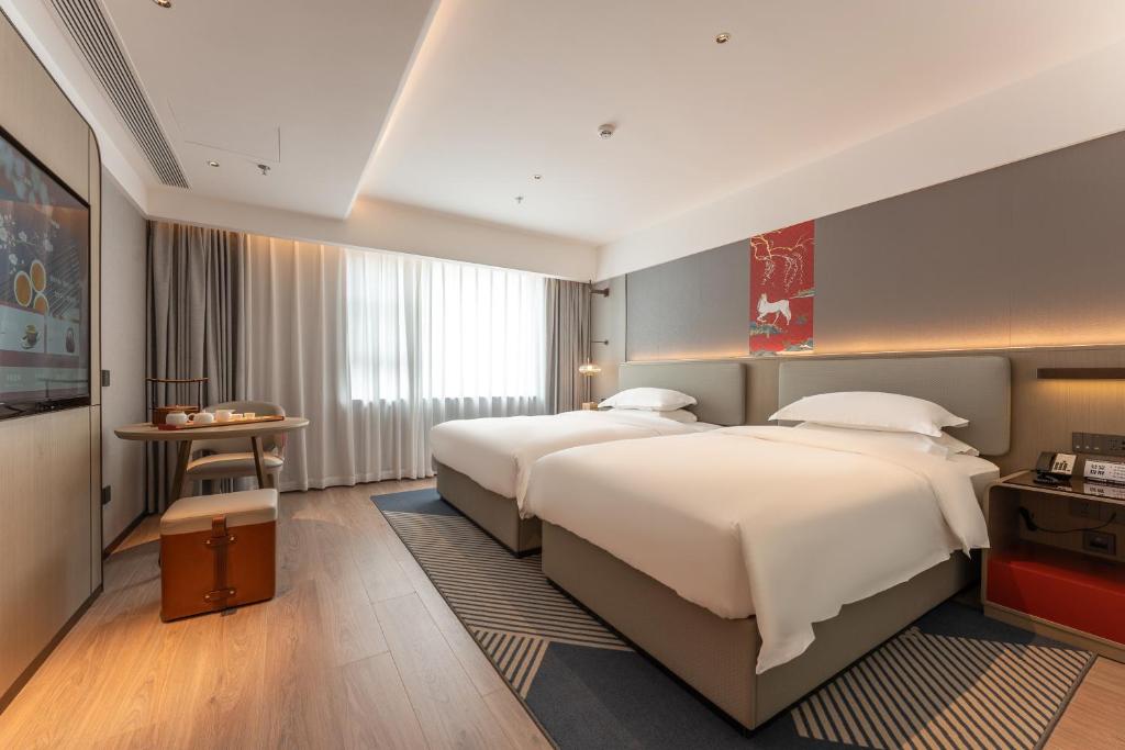 Ένα ή περισσότερα κρεβάτια σε δωμάτιο στο Yicheng Hotel, Jianghan Road Pedestrian Street, Wuhan River Beach