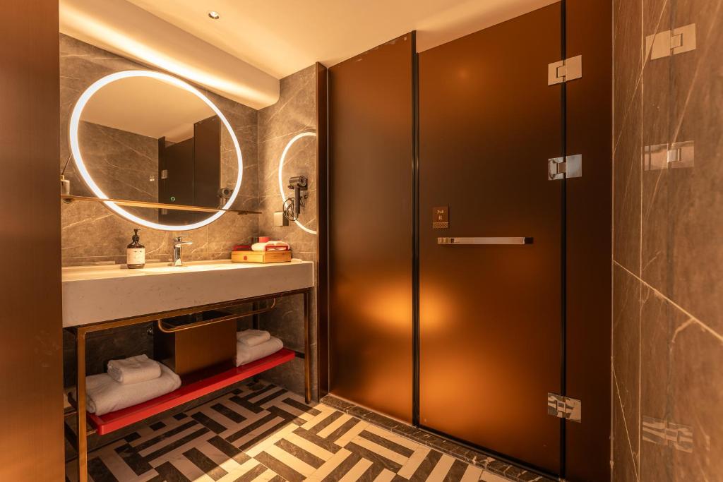 Ένα μπάνιο στο Yicheng Hotel, Jianghan Road Pedestrian Street, Wuhan River Beach