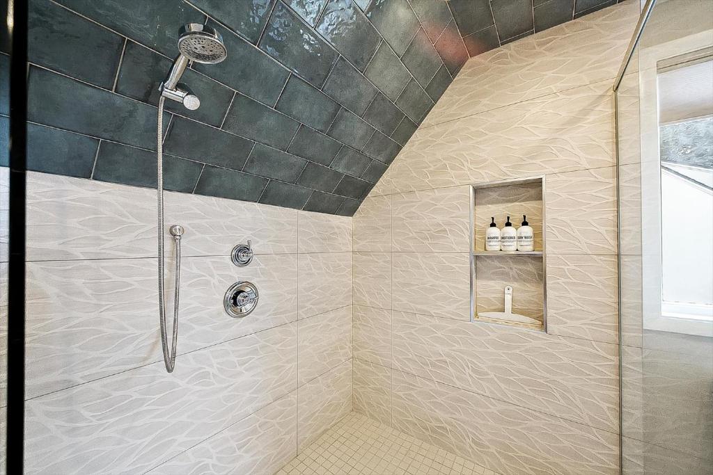 Φωτογραφία από το άλμπουμ του Hand House σε Μπόιζι