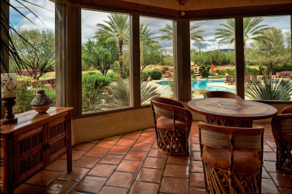 Bazén v ubytování Hilton Vacation Club Rancho Manana nebo v jeho okolí