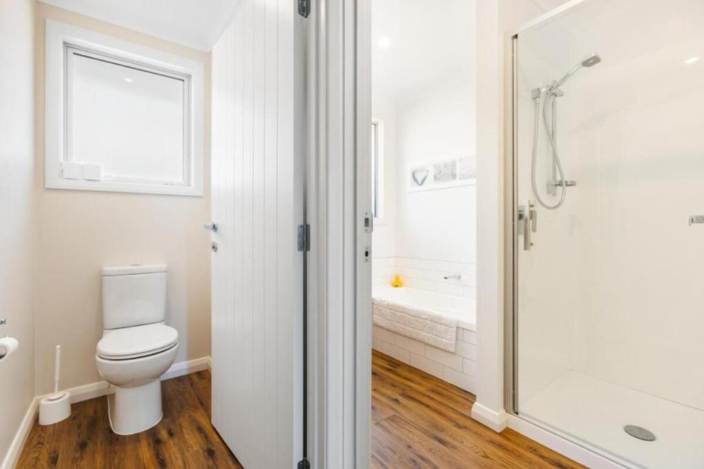 Best for Mates! Double Ensuite! - Resim 8