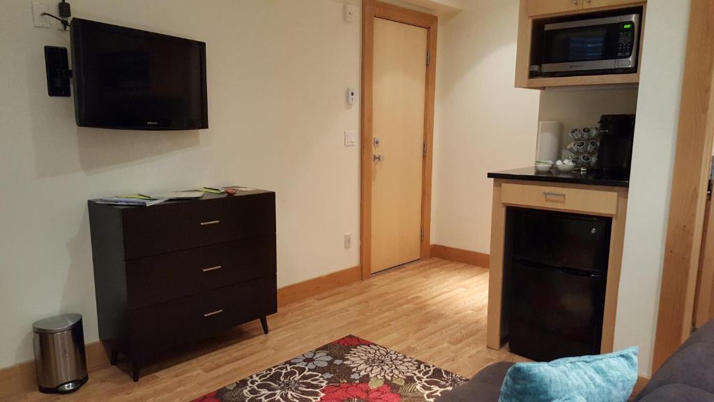 TV a/nebo společenská místnost v ubytování Hotel Minturn