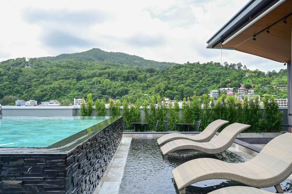 Chateau Du Village Patong - Resim 9