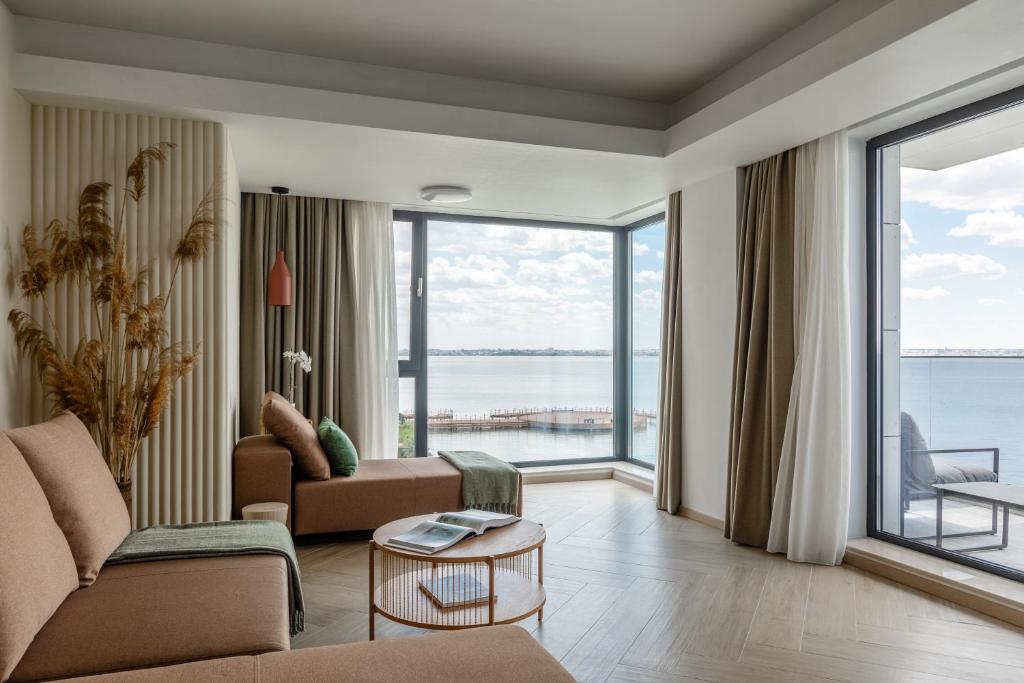 Et opholdsområde på Lake Sunsets at Verona Residence Mamaia