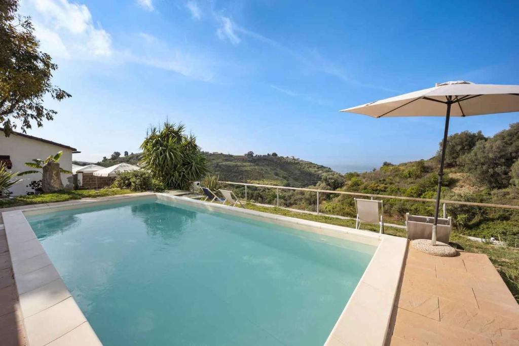 The swimming pool at or close to Holiday Homes in Pompeiana 40829
