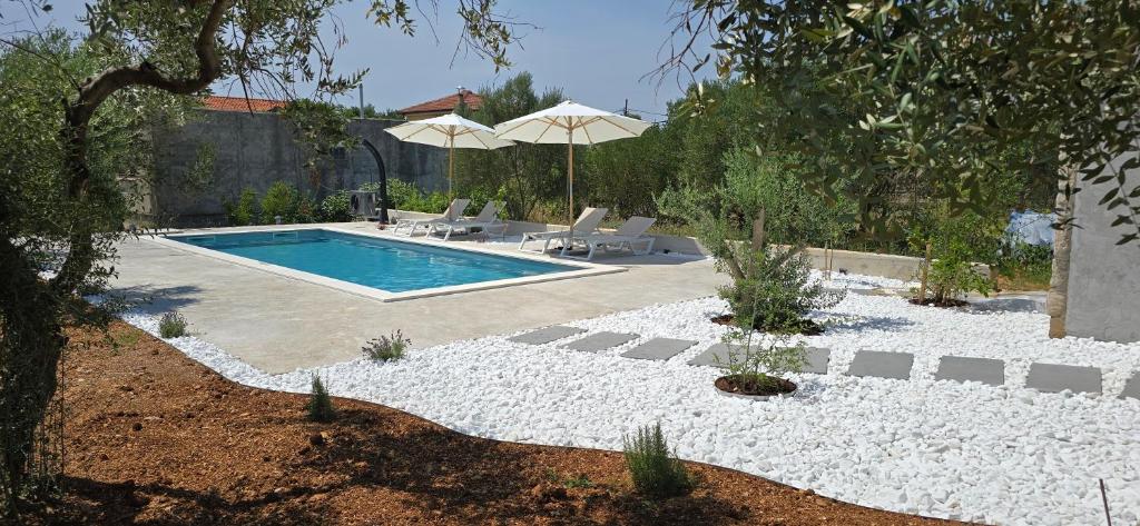 Πισίνα στο ή κοντά στο Villa Castelana