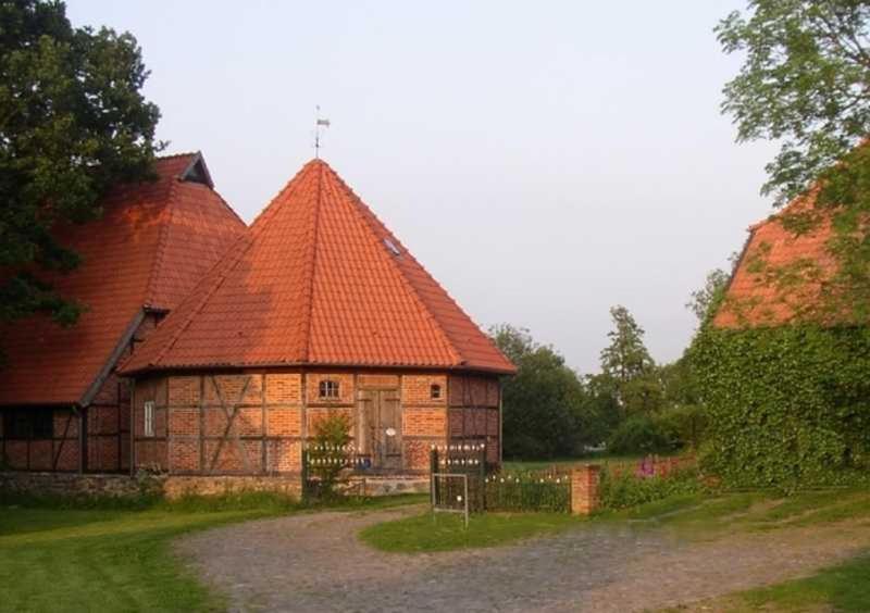a large brick building with an orange roof at Fewo Elbtalaue "Dat-Goepelhus" in Neu Garge