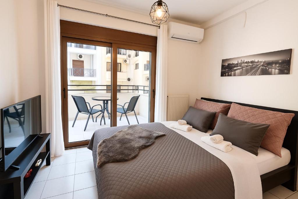 Elegant Central Studio with Balcony & WiFi Fiber