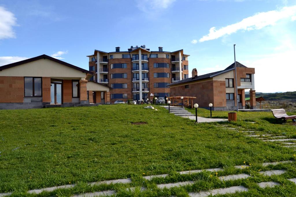 Budova, kde se aparthotel nachází