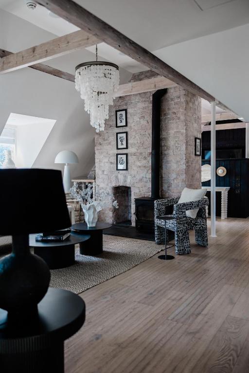 HIGHFIELD - 