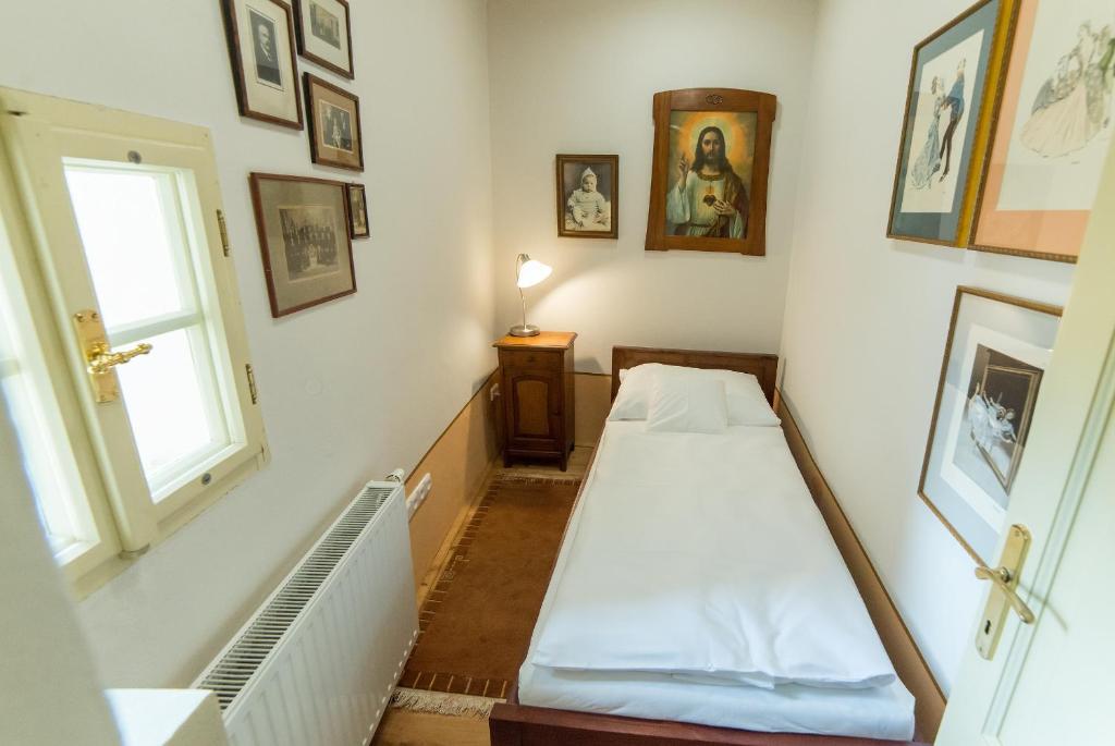 Postel nebo postele na pokoji v ubytování Latrán 43 apartments