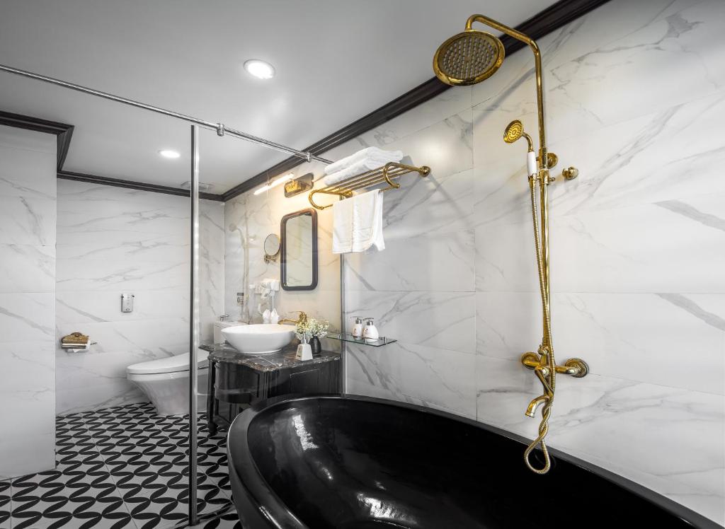 Athena Royal Cruise - Luxury in Halong Bay - 19