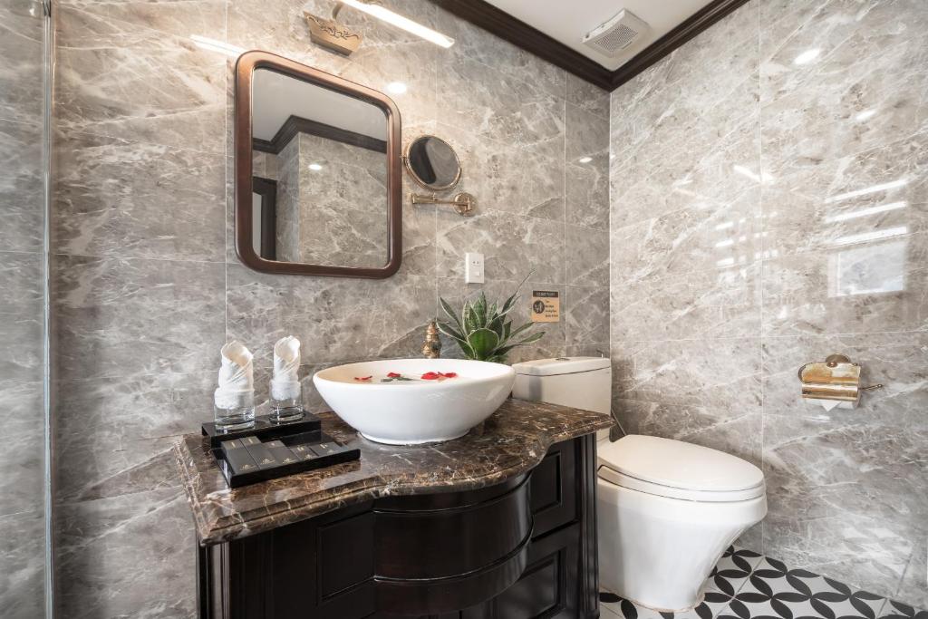 Athena Royal Cruise - Luxury in Halong Bay - 12