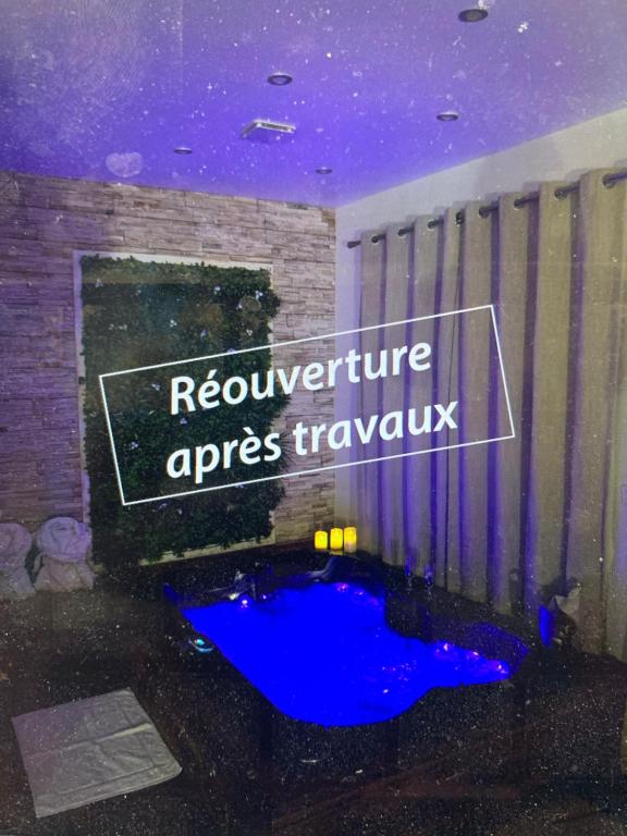 Φωτογραφία από το άλμπουμ του Chambre romantique avec Jacuzzi privée σε Messy