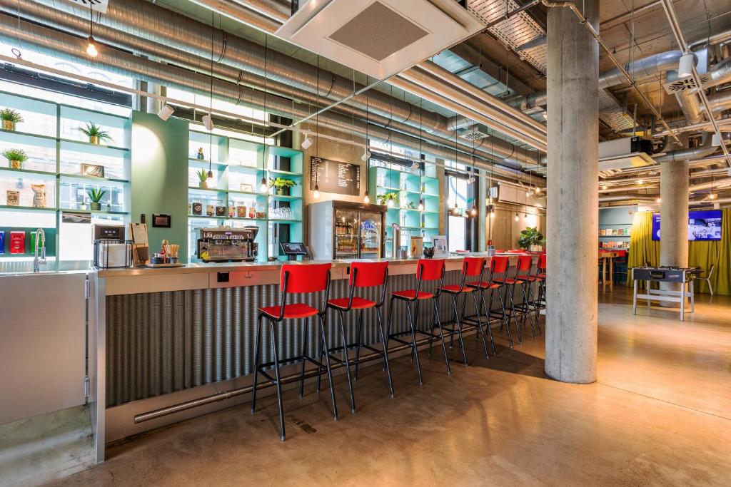 MEININGER Hotel Berlin East Side Gallery - Resim 6