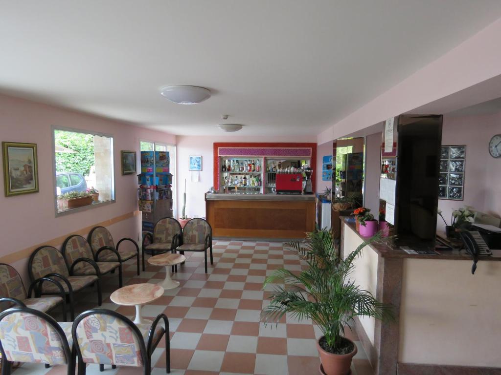 The lobby or reception area at Hotel Cliff