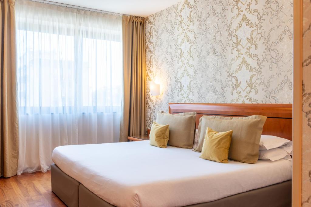 Hotel Palace Verona - Resim 36