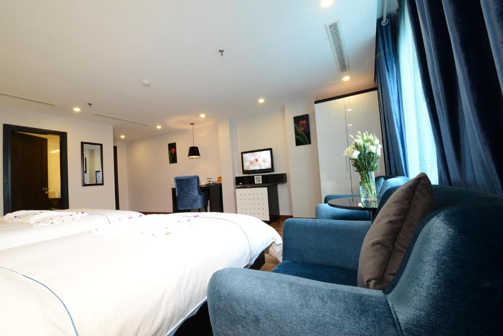 TV a/nebo společenská místnost v ubytování Hanoi Emerald Waters Hotel & Spa