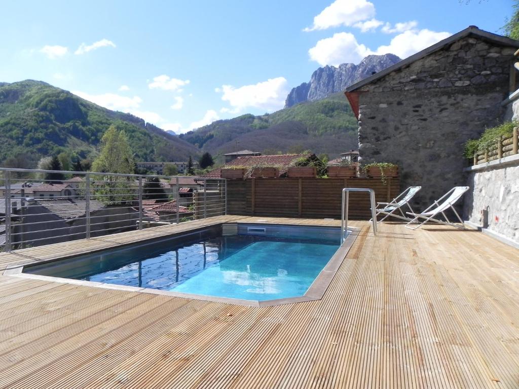 a house with a swimming pool on a wooden deck at Agriturismo La Calamaia in Gorfigliano