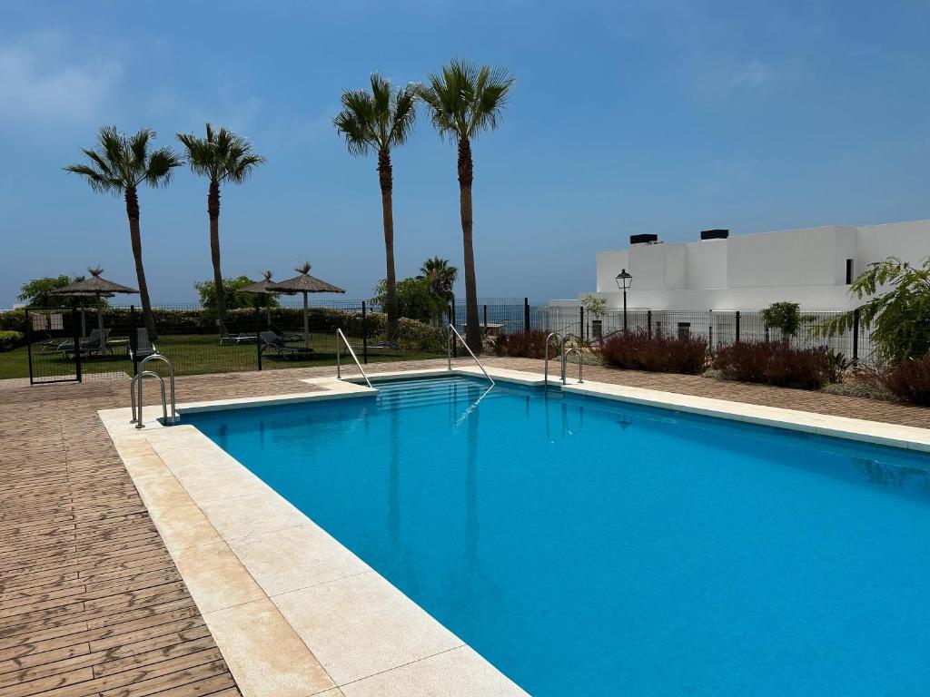 Πισίνα στο ή κοντά στο Chulera Beach townhouse sea views
