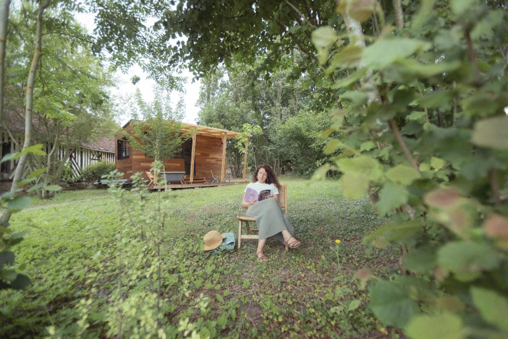 Aed väljaspool majutusasutust Pépiite Bocage Normand - Lodge Cozy Nature & Spa