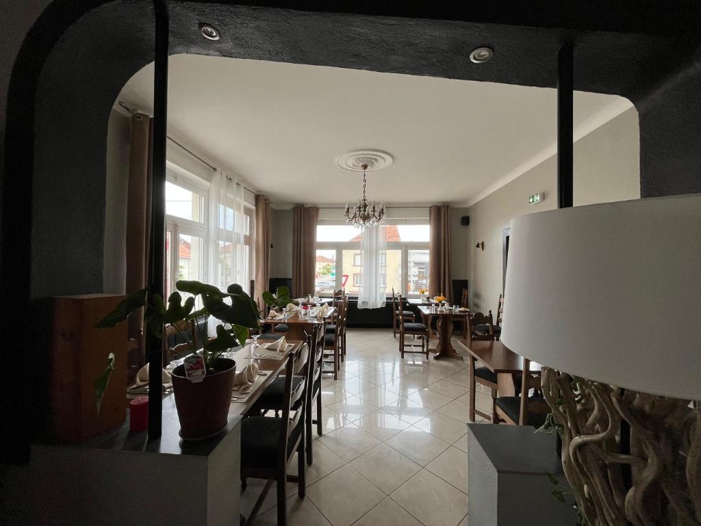 Posezení v ubytování Logis Hôtel & Restaurant - Le Floride