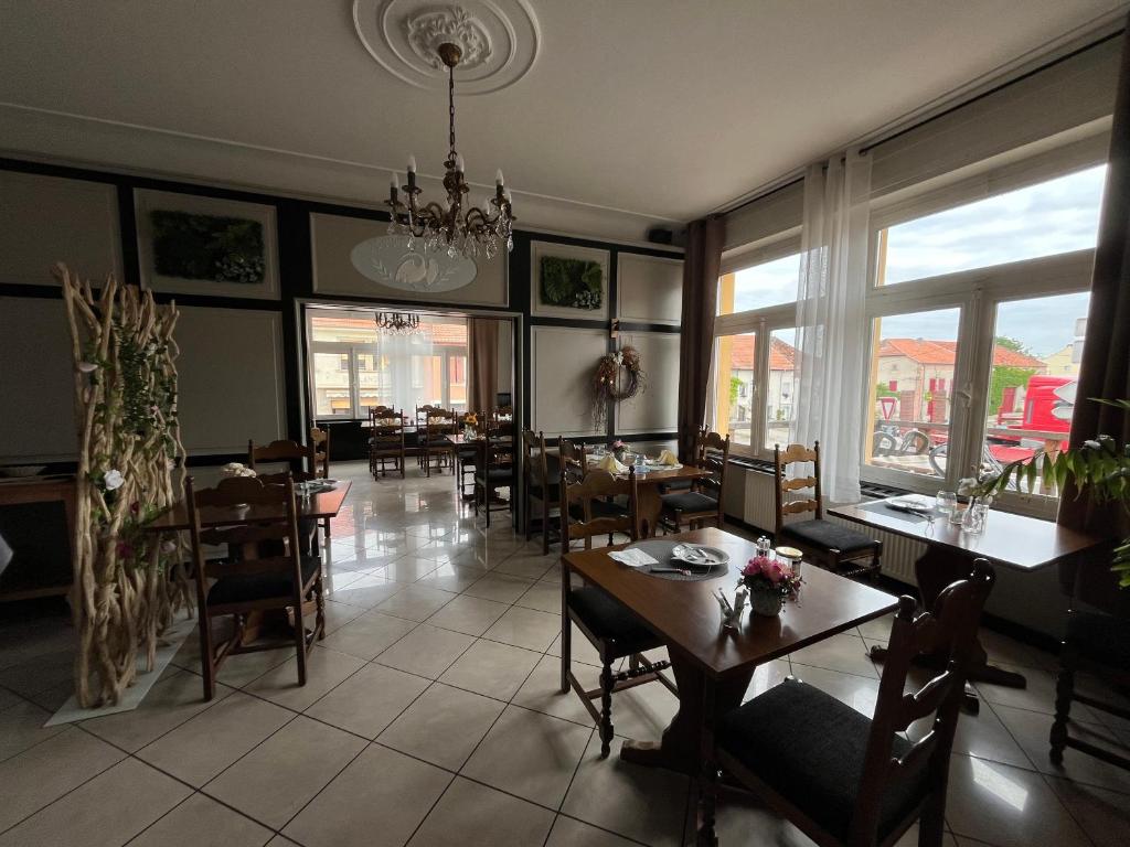 Posezení v ubytování Logis Hôtel & Restaurant - Le Floride