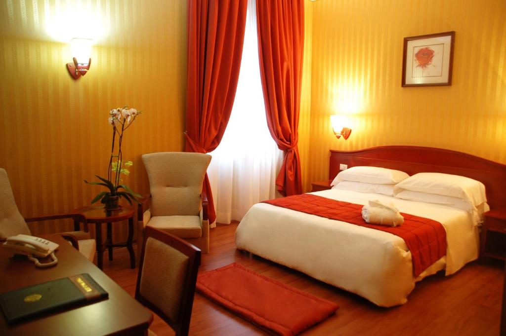 Postel nebo postele na pokoji v ubytování Augusta Lucilla Palace