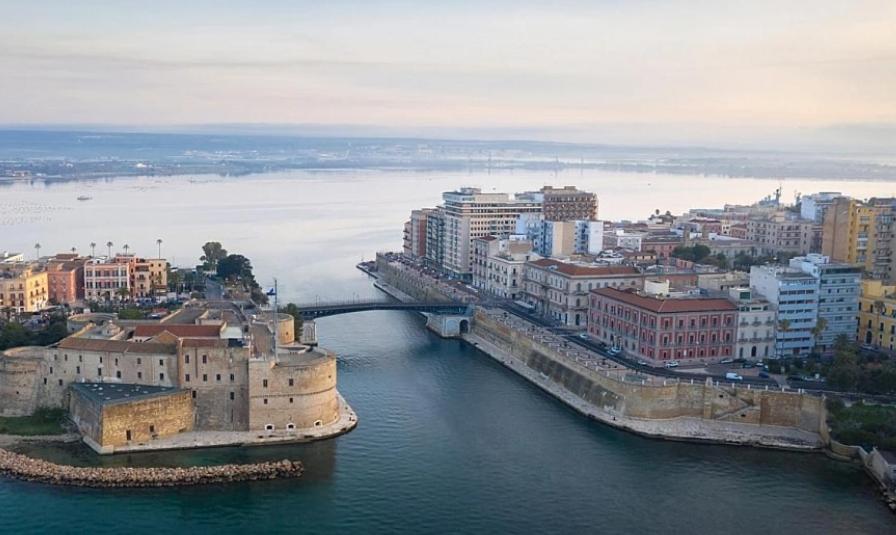 an aerial view of a city with a body of water at La casa di Titta in Faggiano