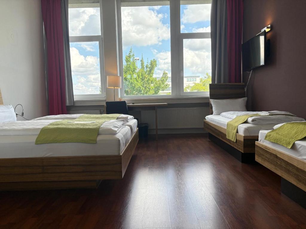 AMH Airport-Messe-Hotel Stuttgart - Четырехместный номер