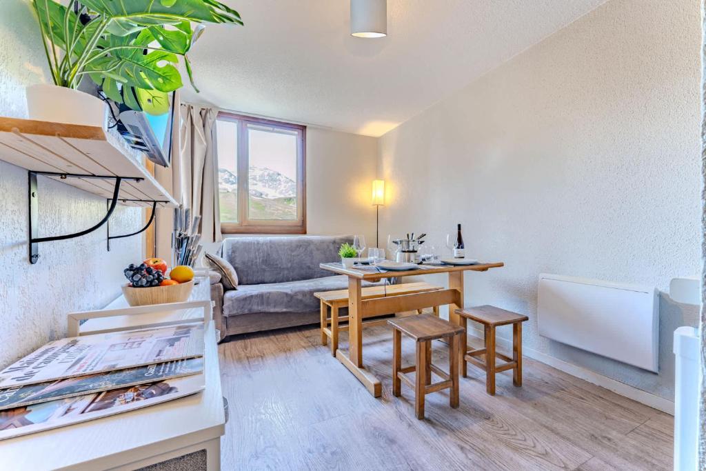 Ski-In Ski-Out 2BR Apartment with Mountain View - Val Thorens - Résidence le Joker