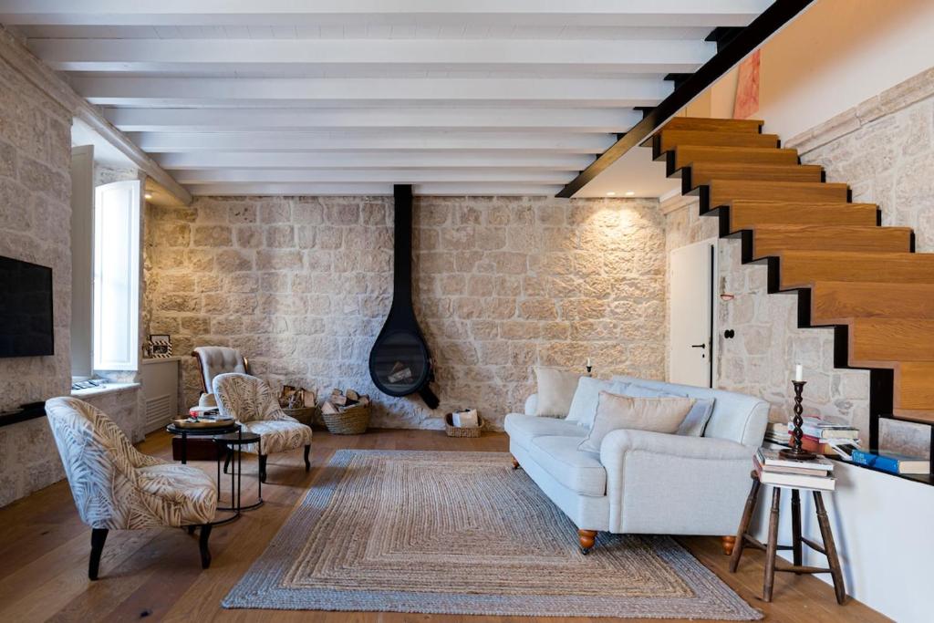 Charming & luxurious Old Town Apartment