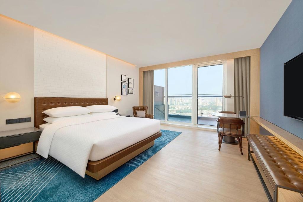 Postel nebo postele na pokoji v ubytování Four Points by Sheraton Rizhao