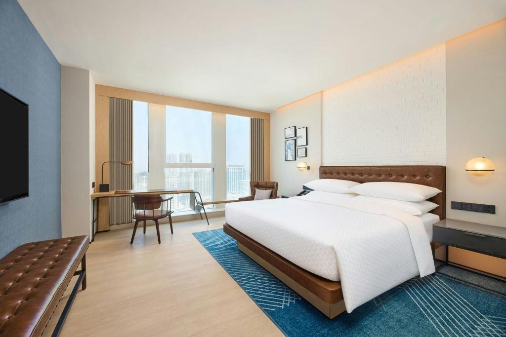 Postel nebo postele na pokoji v ubytování Four Points by Sheraton Rizhao