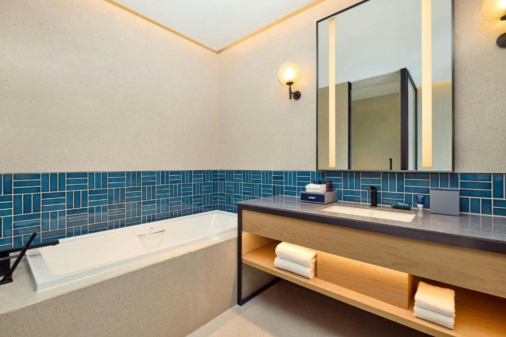 Koupelna v ubytování Four Points by Sheraton Rizhao