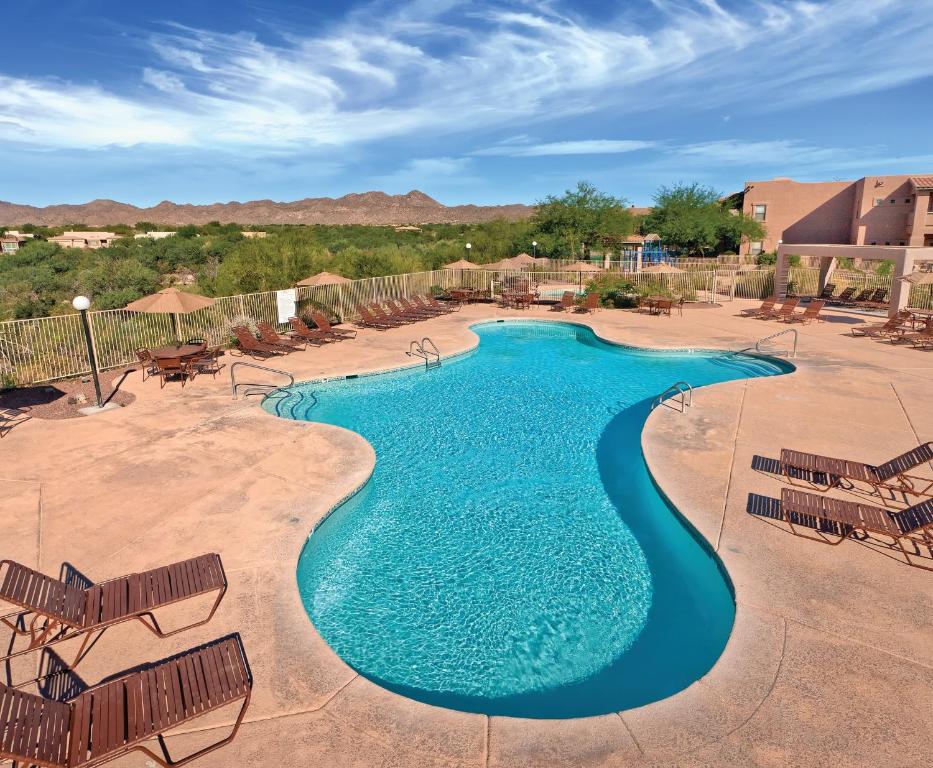 an overhead view of a swimming pool with tables and chairs at Wyndham Rancho Vistoso in Oro Valley
