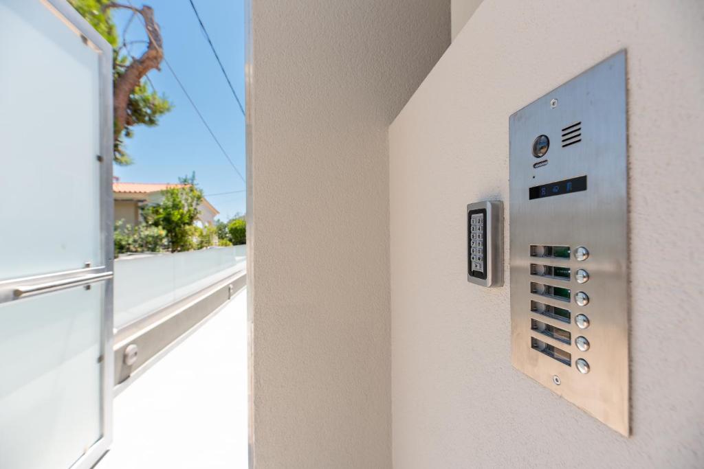 Ameli Cozy Apartments Near Athens Airport - 4