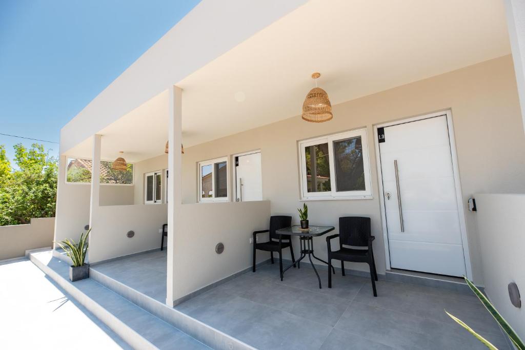 Ameli Cozy Apartments Near Athens Airport By SEM photo